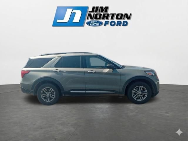 Used 2020 Ford Explorer XLT w/ Equipment Group 202A AWD/4WD image 11