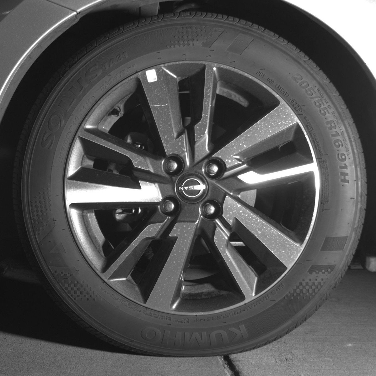 Used 2025 Nissan Versa SV image 12