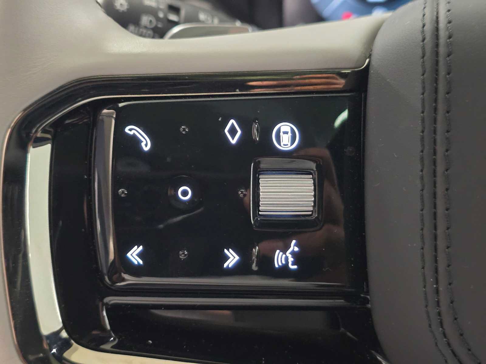 Used 2026 Land Rover Range Rover Velar Dynamic SE AWD/4WD image 32