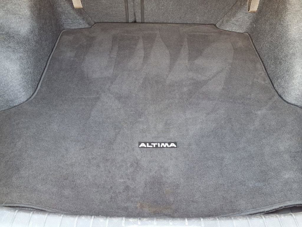 Used 2024 Nissan Altima 2.5 SV FWD image 11