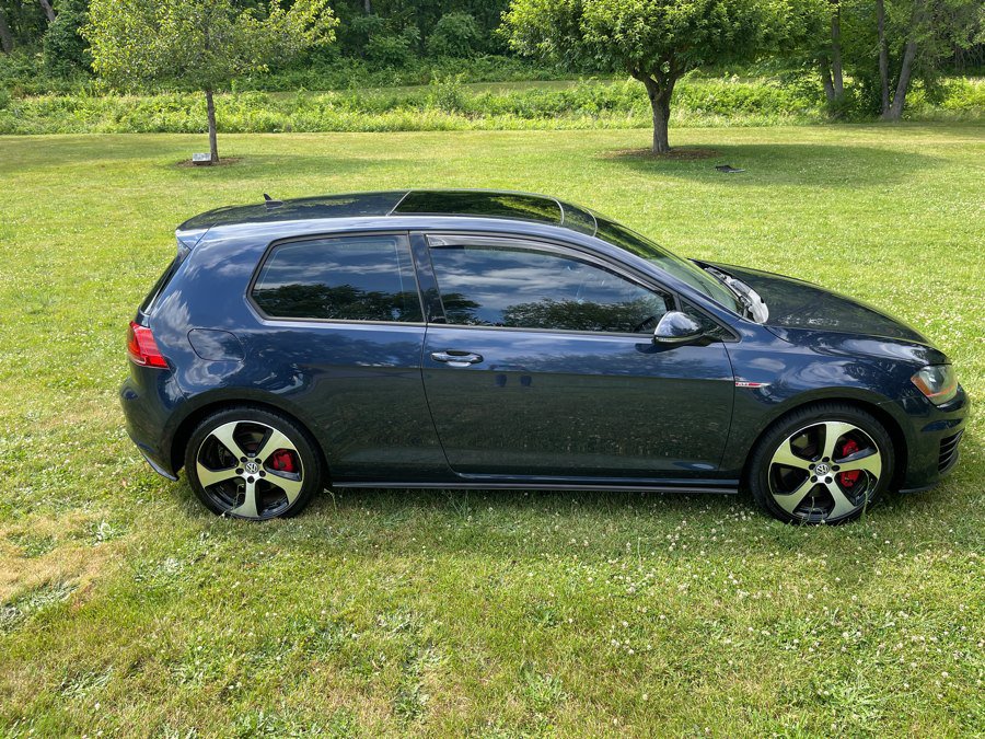 Used 2016 Volkswagen GTI SE FWD image 29