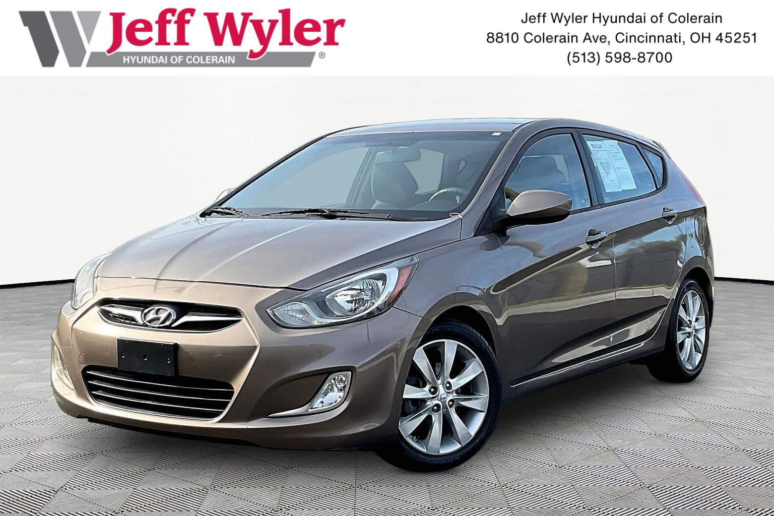 Used 2012 Hyundai Accent SE image 1