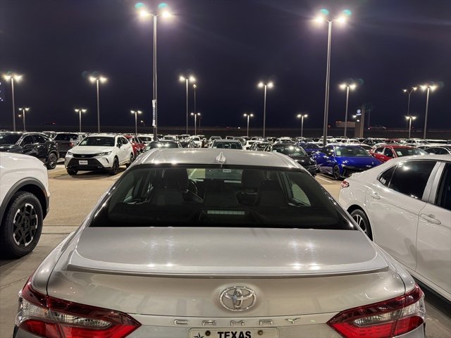 Used 2021 Toyota Camry SE image 7