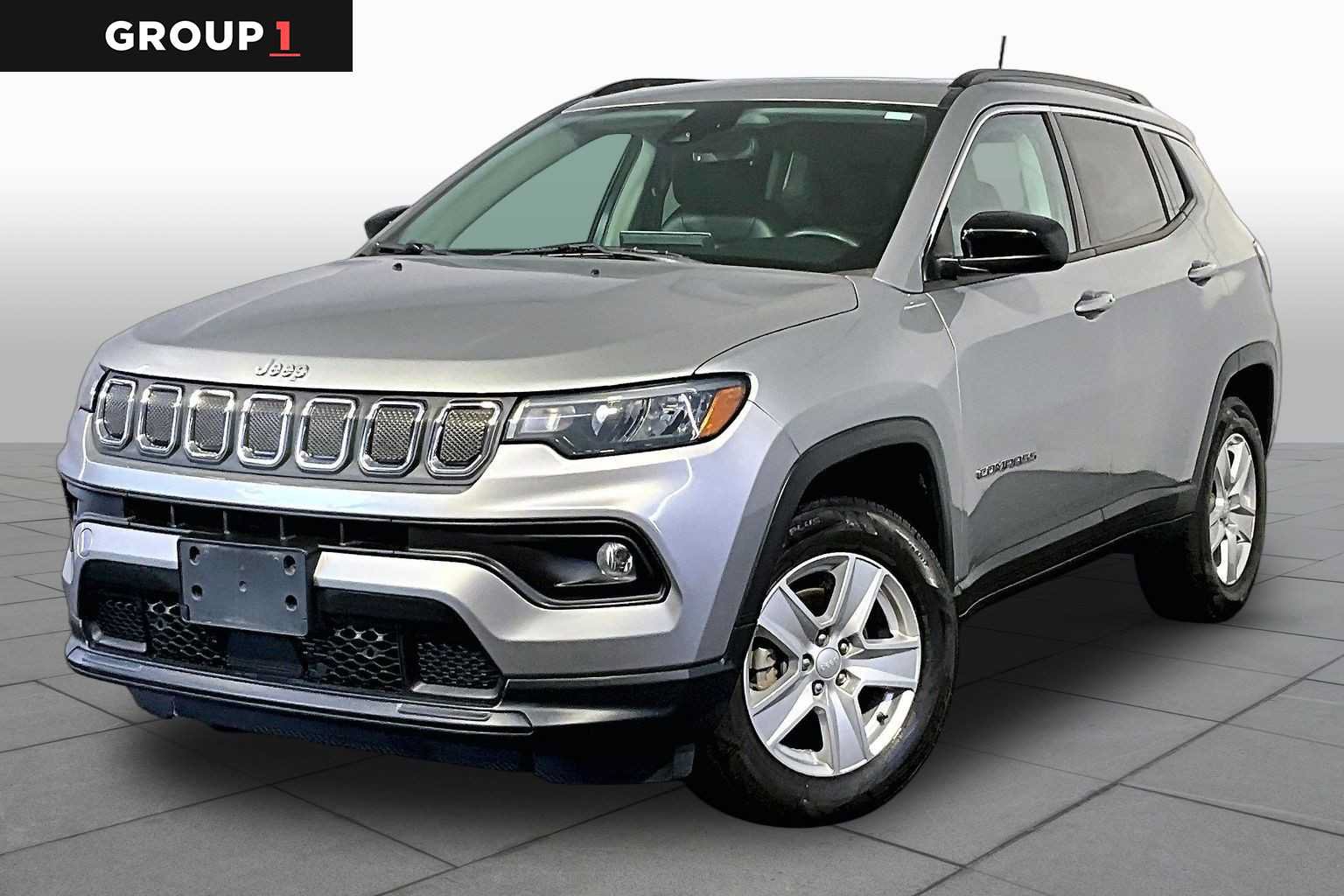 Used 2022 Jeep Compass Latitude w/ Sun and Sound Group AWD/4WD image 1