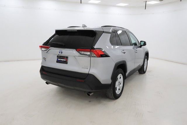 Used 2021 Toyota RAV4 XLE w/ Convenience Package image 3