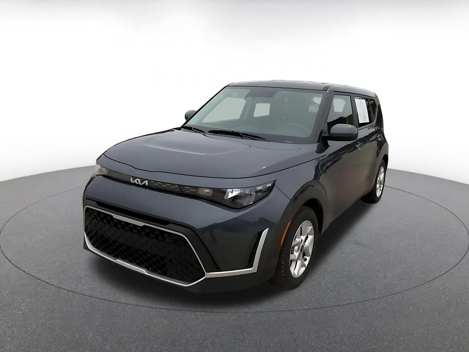 Used 2025 Kia Soul LX w/ LX Technology Package FWD image 6