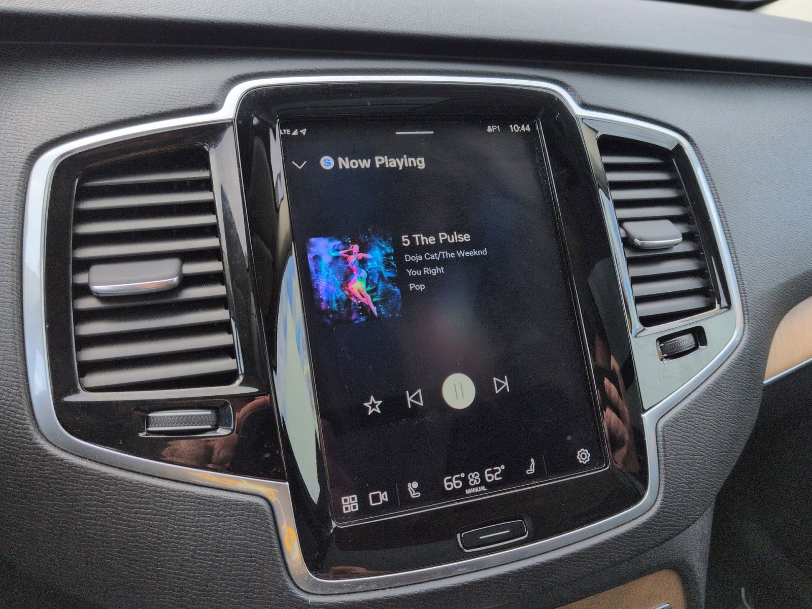 Certified 2023 Volvo XC90 B6 Plus w/ Protection Package Premier image 18