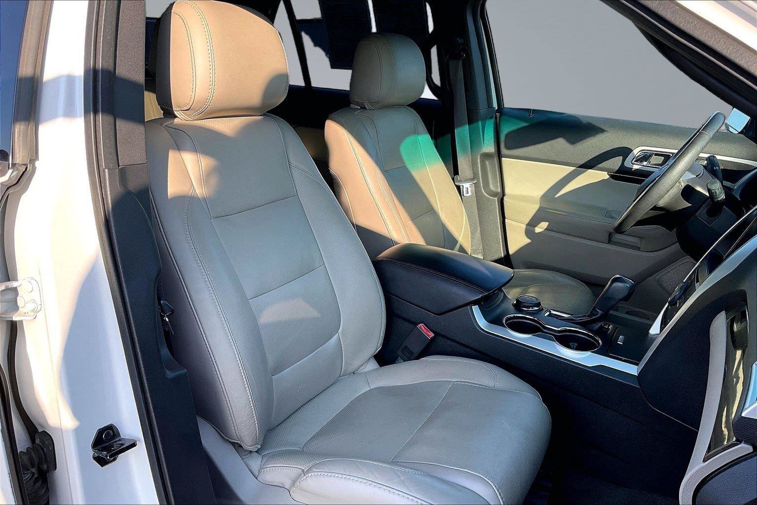 Used 2015 Ford Explorer Limited w/ Equipment Group 301A AWD/4WD image 8
