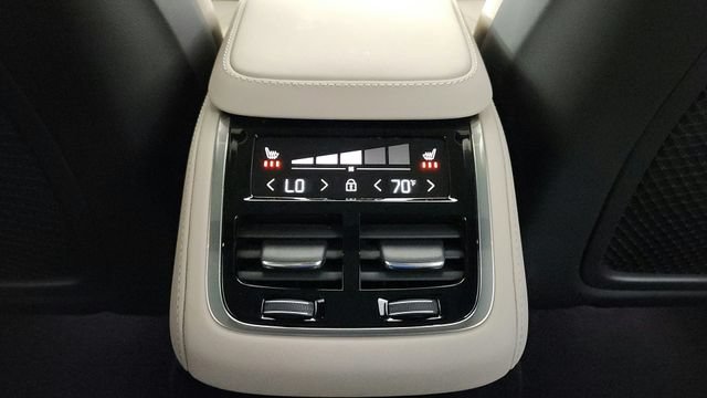 Certified 2026 Volvo XC90 B6 Plus w/ Protection Package Premier AWD/4WD image 32