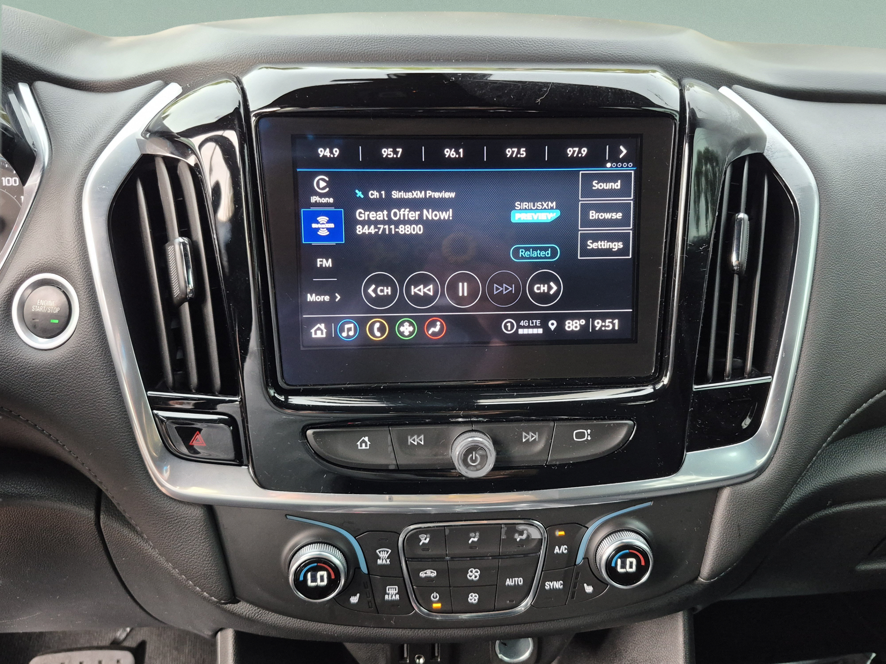 Used 2023 Chevrolet Traverse LT FWD image 25