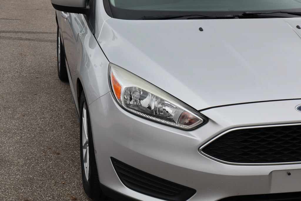 Used 2018 Ford Focus SE FWD image 4