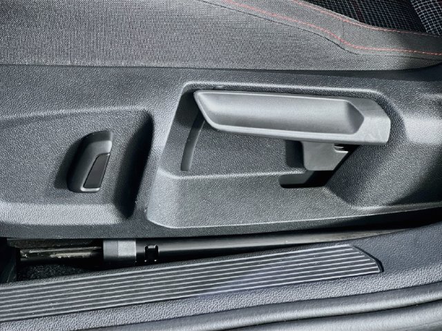 Used 2023 Volkswagen GTI 40th Anniversary Edition FWD image 13