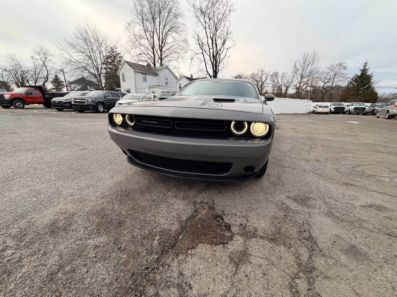 Used 2019 Dodge Challenger SXT image 2