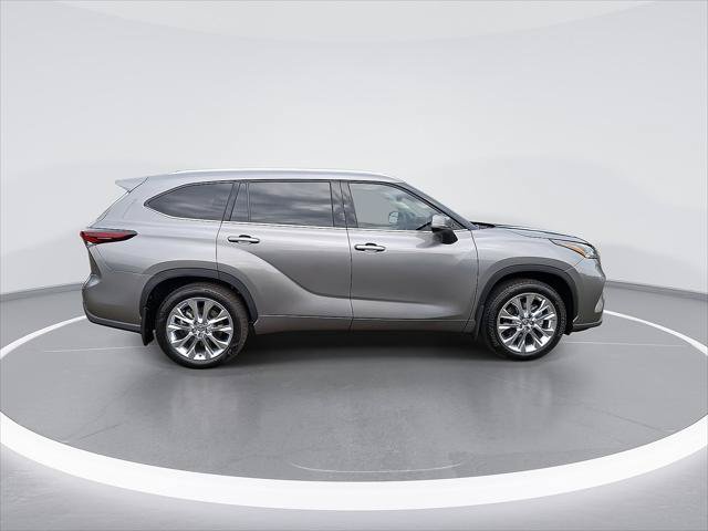 Certified 2026 Toyota Highlander Limited AWD/4WD image 11