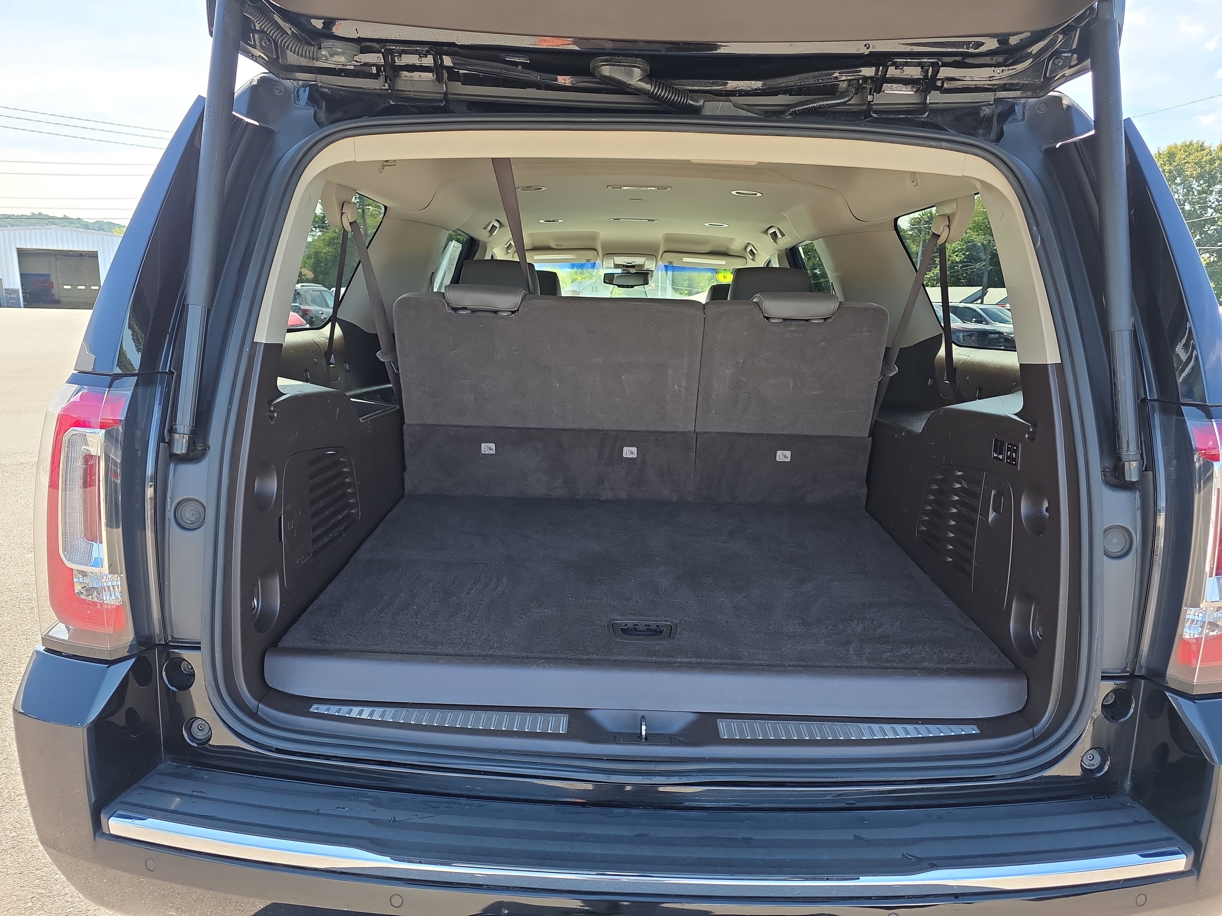 Used 2018 GMC Yukon XL Denali image 5