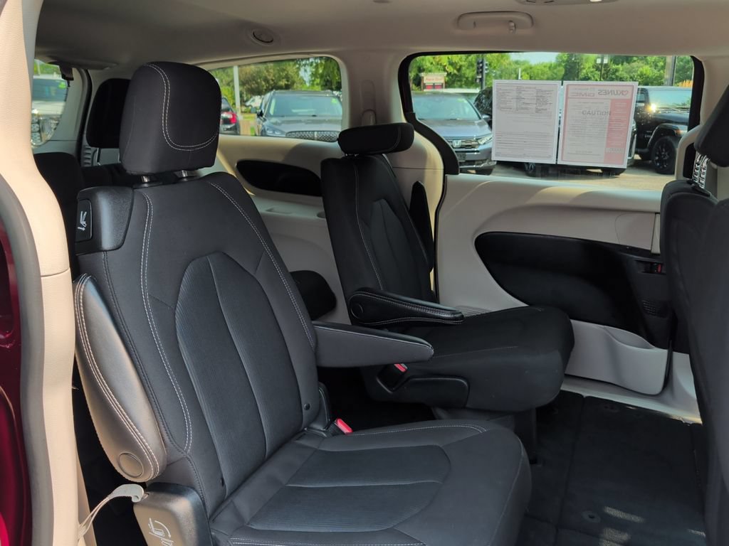 Used 2023 Chrysler Voyager LX FWD image 35