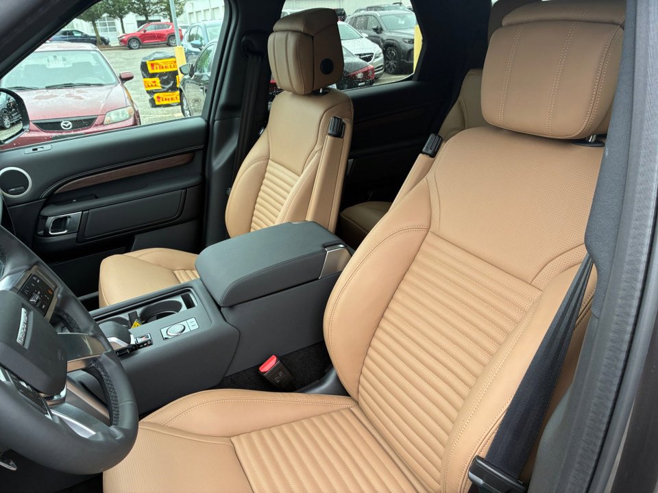 New 2026 Land Rover Discovery Dynamic SE AWD/4WD image 30
