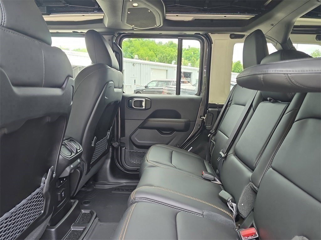 New 2025 Jeep Wrangler Unlimited Rubicon 392 image 24
