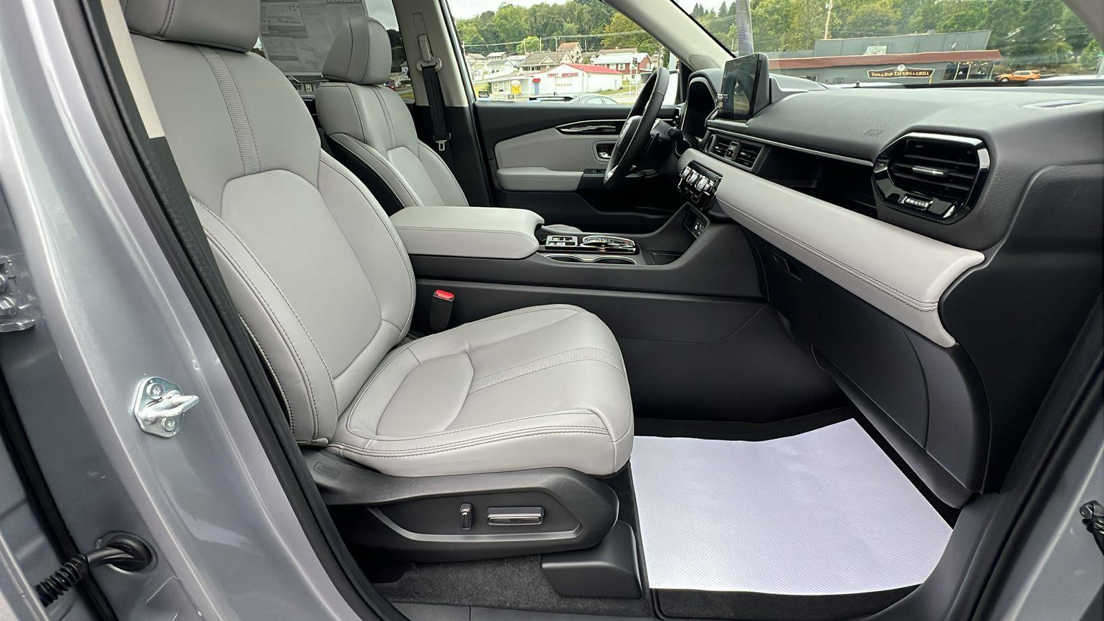 New 2025 Honda Pilot Touring image 13