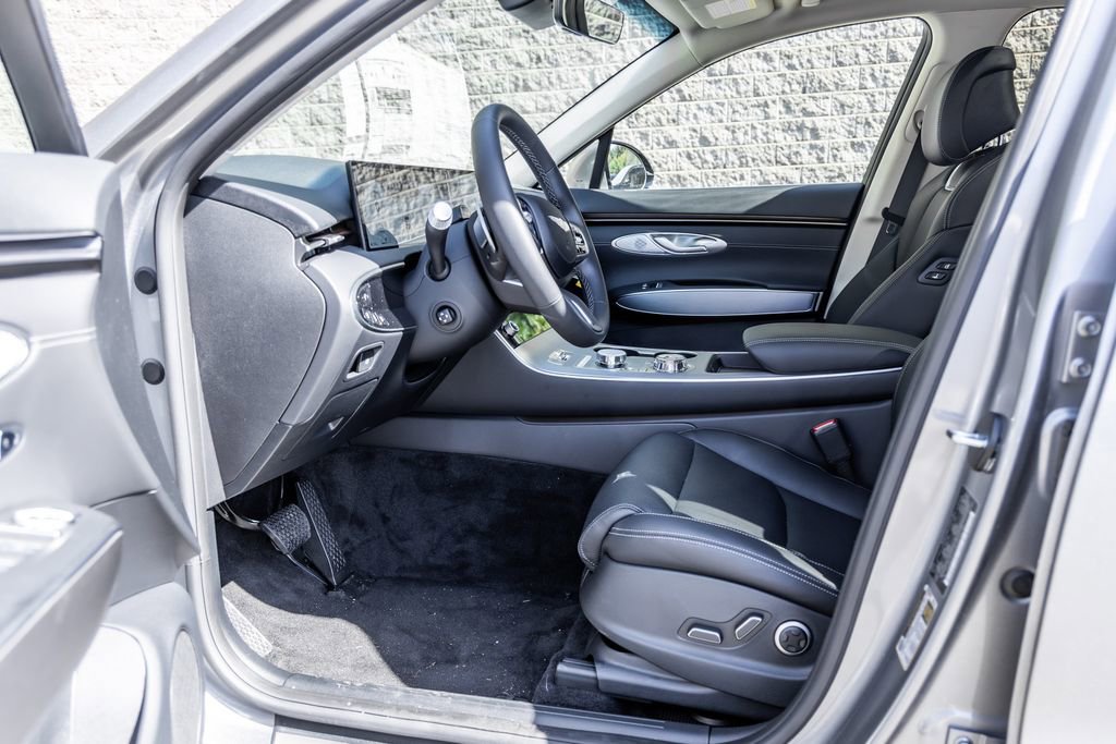 New 2026 Genesis GV70 2.5T Select AWD/4WD image 12
