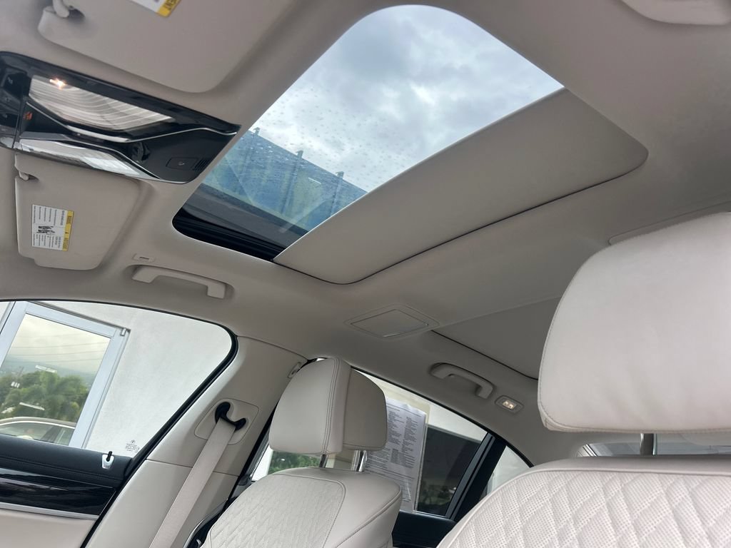 Used 2021 BMW 740i w/ Premium Package RWD image 21
