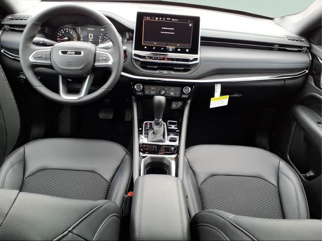 New 2026 Jeep Compass Latitude image 11