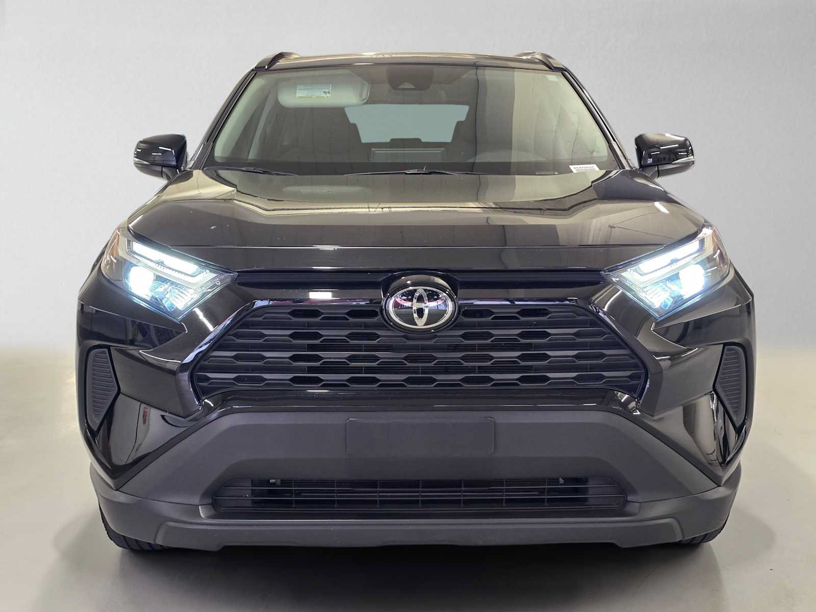 Used 2025 Toyota RAV4 XLE AWD/4WD image 8