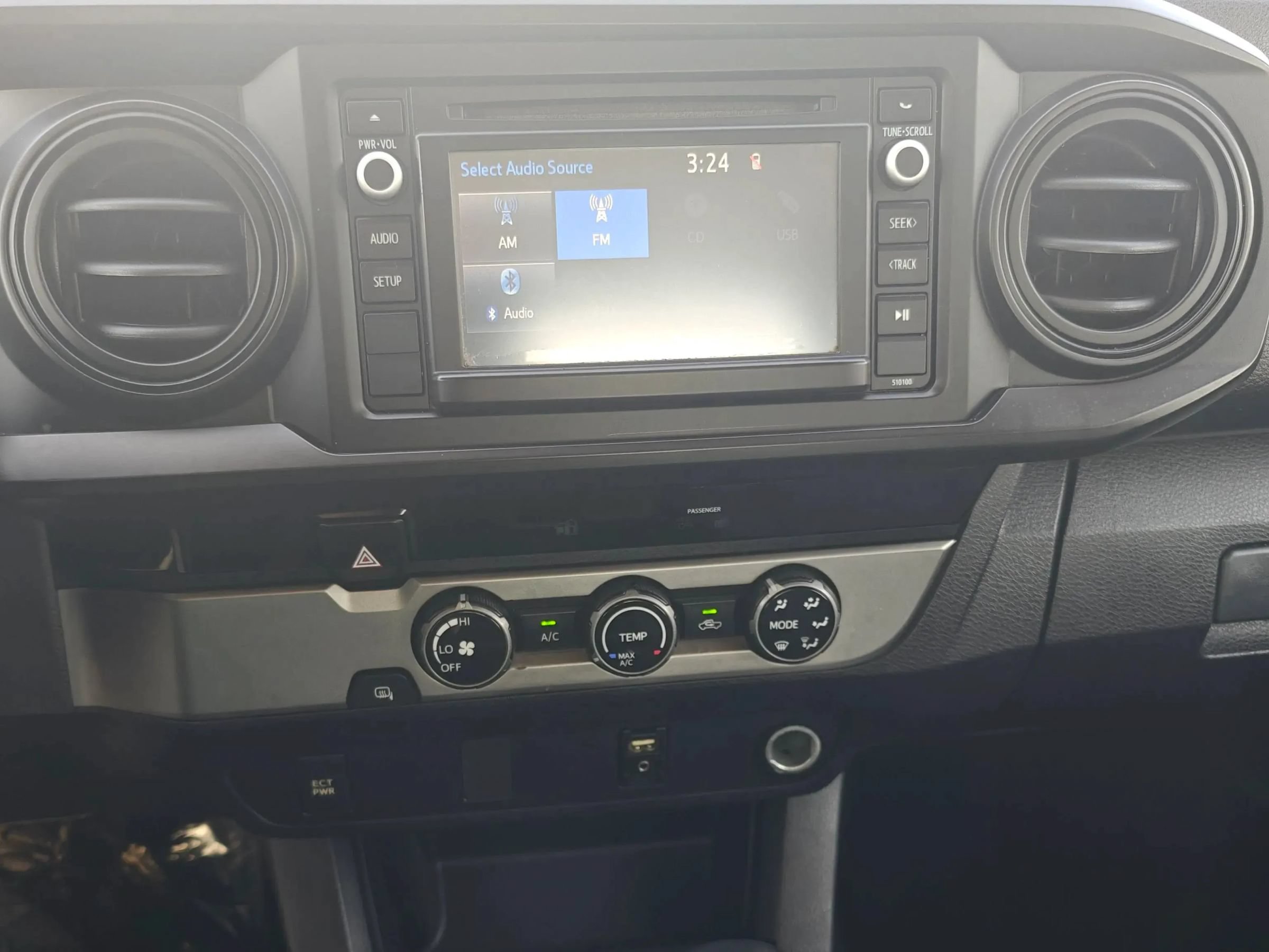 Used 2017 Toyota Tacoma SR RWD image 25