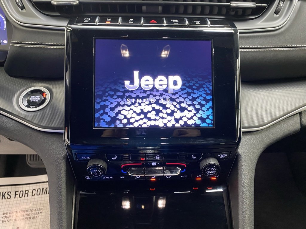 Used 2024 Jeep Grand Cherokee Altitude image 38