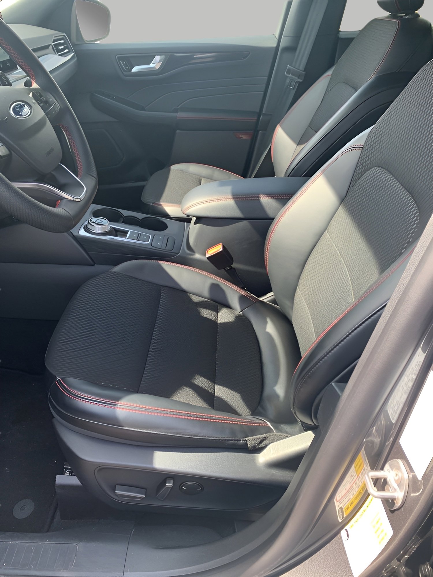 Used 2025 Ford Escape ST-Line AWD/4WD image 9