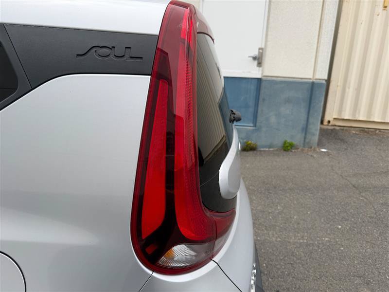 Used 2020 Kia Soul S FWD image 22