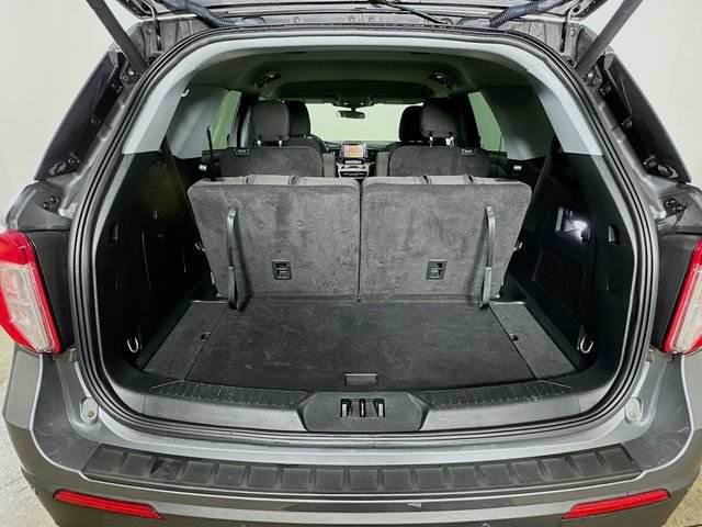 Used 2023 Ford Explorer XLT AWD/4WD image 32