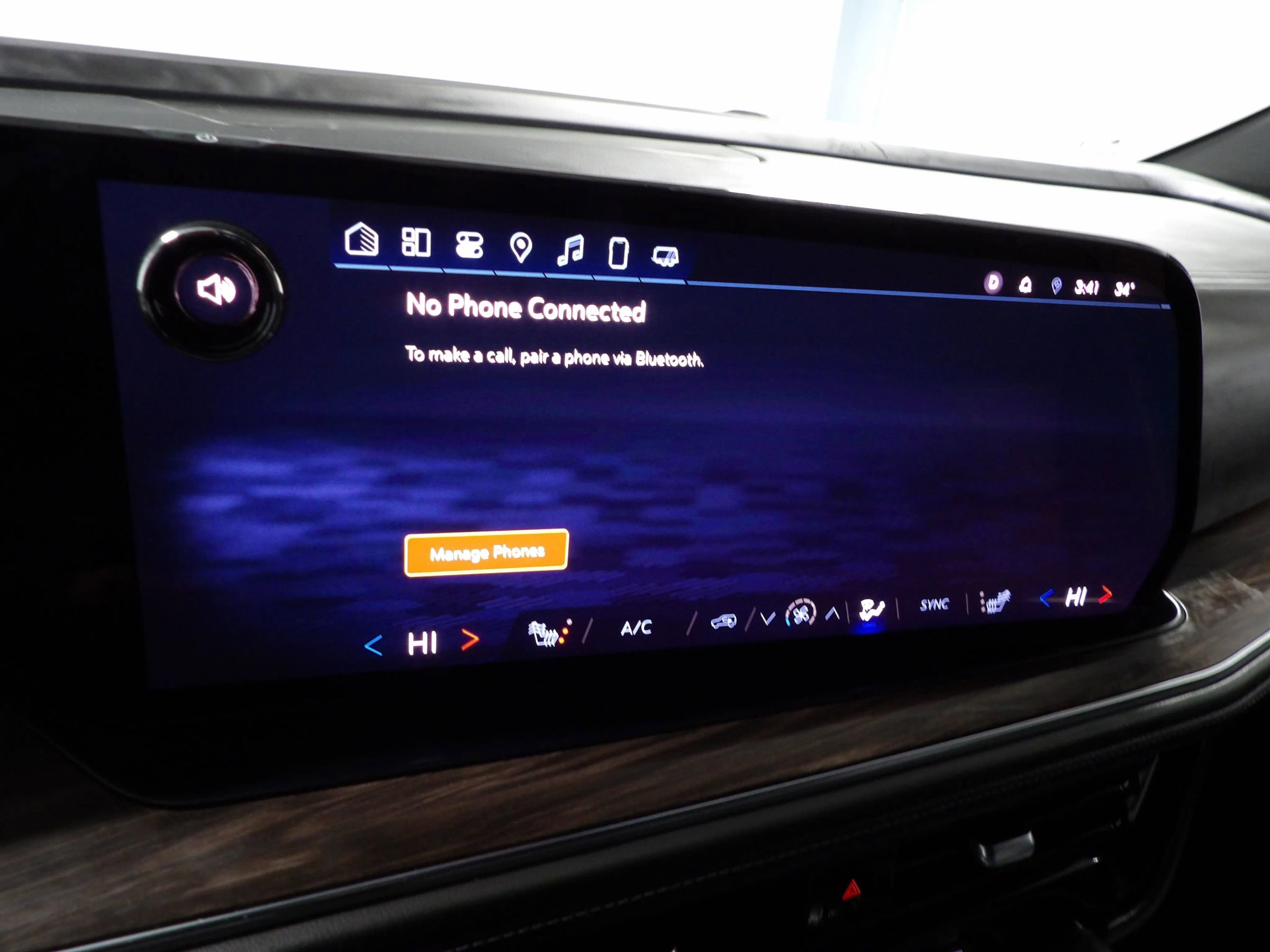 Used 2025 Chevrolet Suburban Z71 image 38