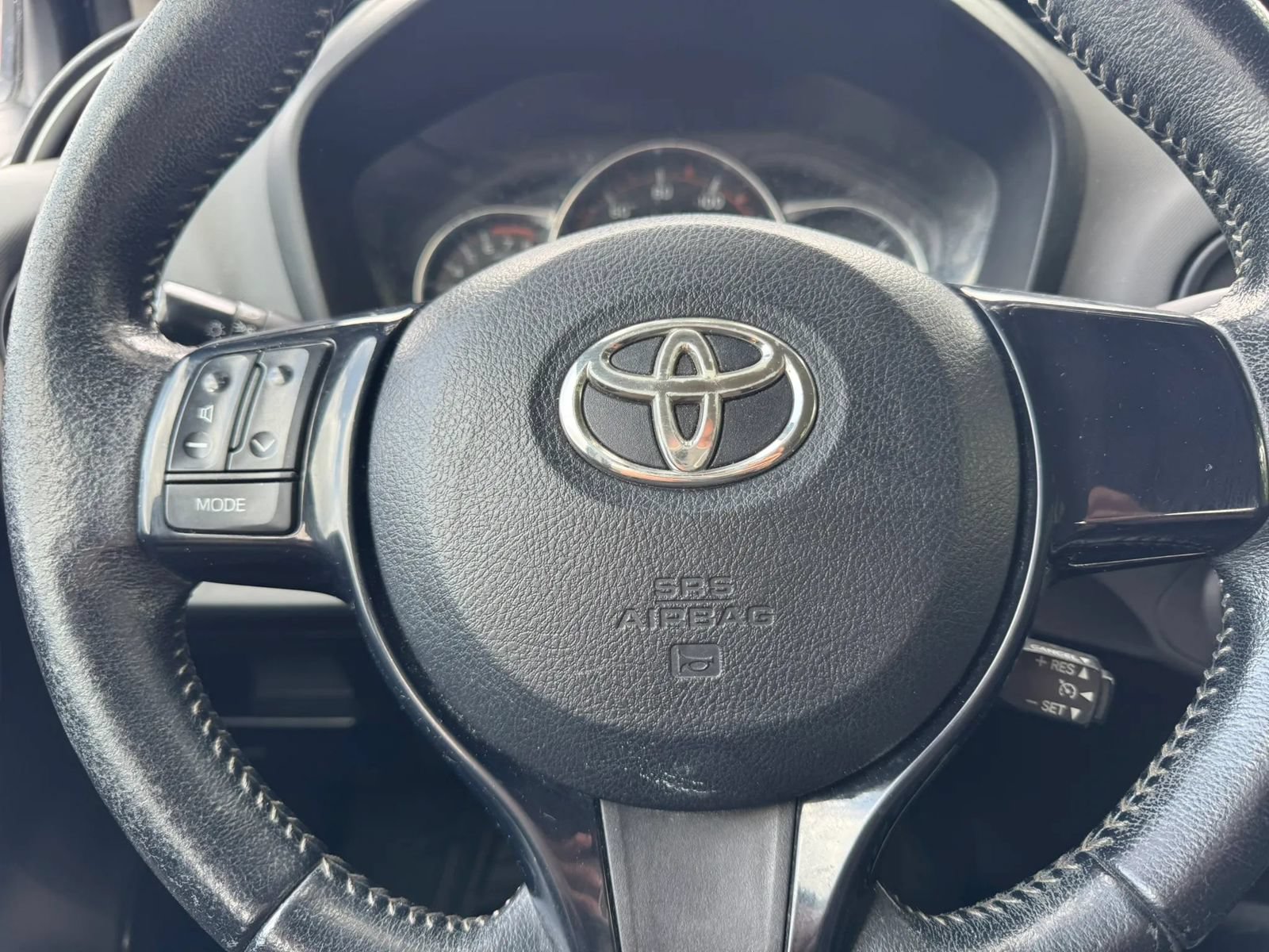Used 2015 Toyota Yaris SE FWD image 27