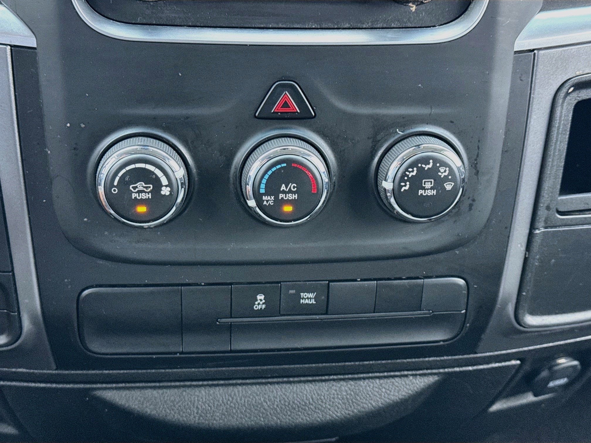 Used 2024 RAM 1500 Classic SLT AWD/4WD image 12