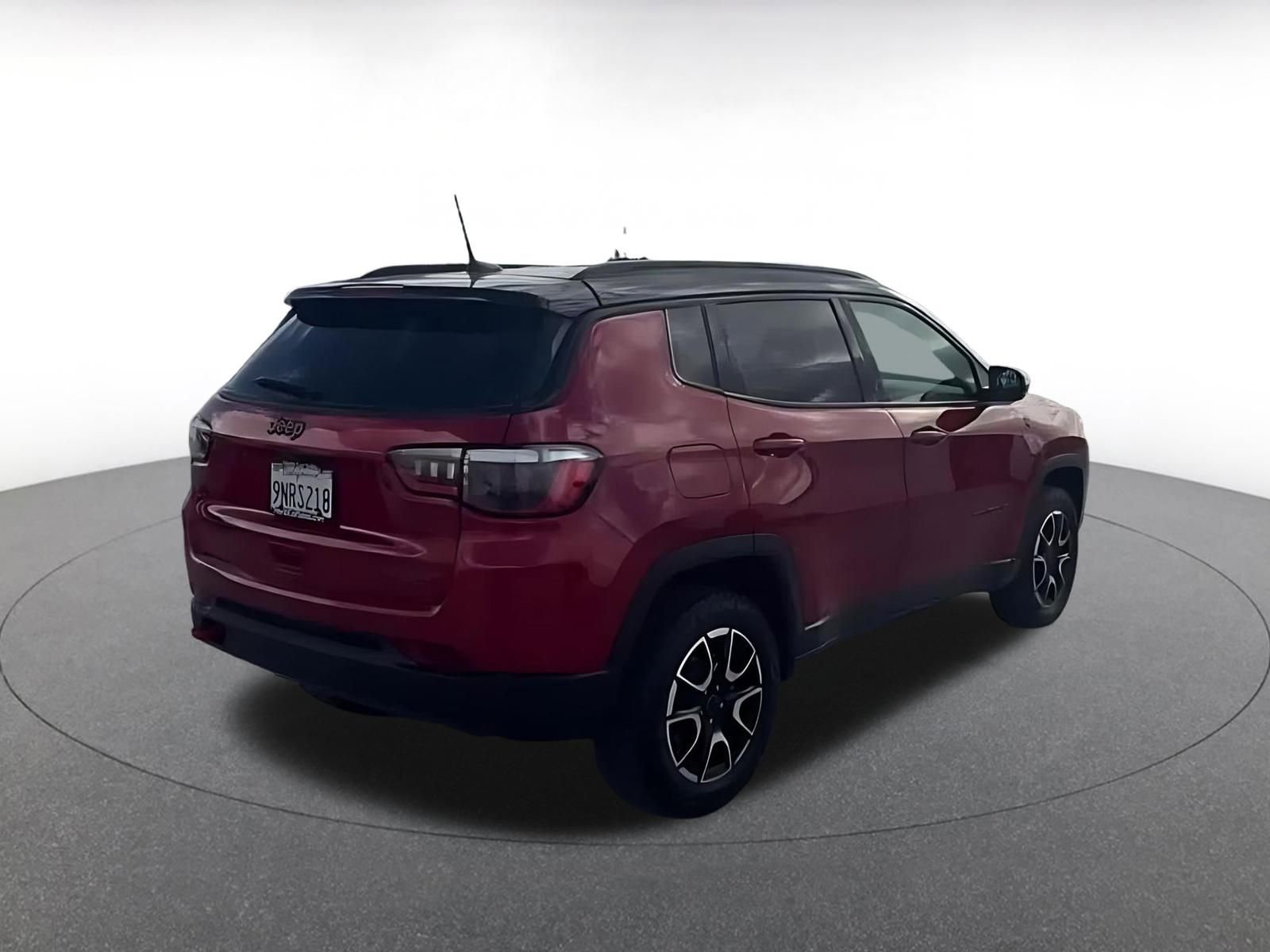 Used 2025 Jeep Compass Trailhawk image 14