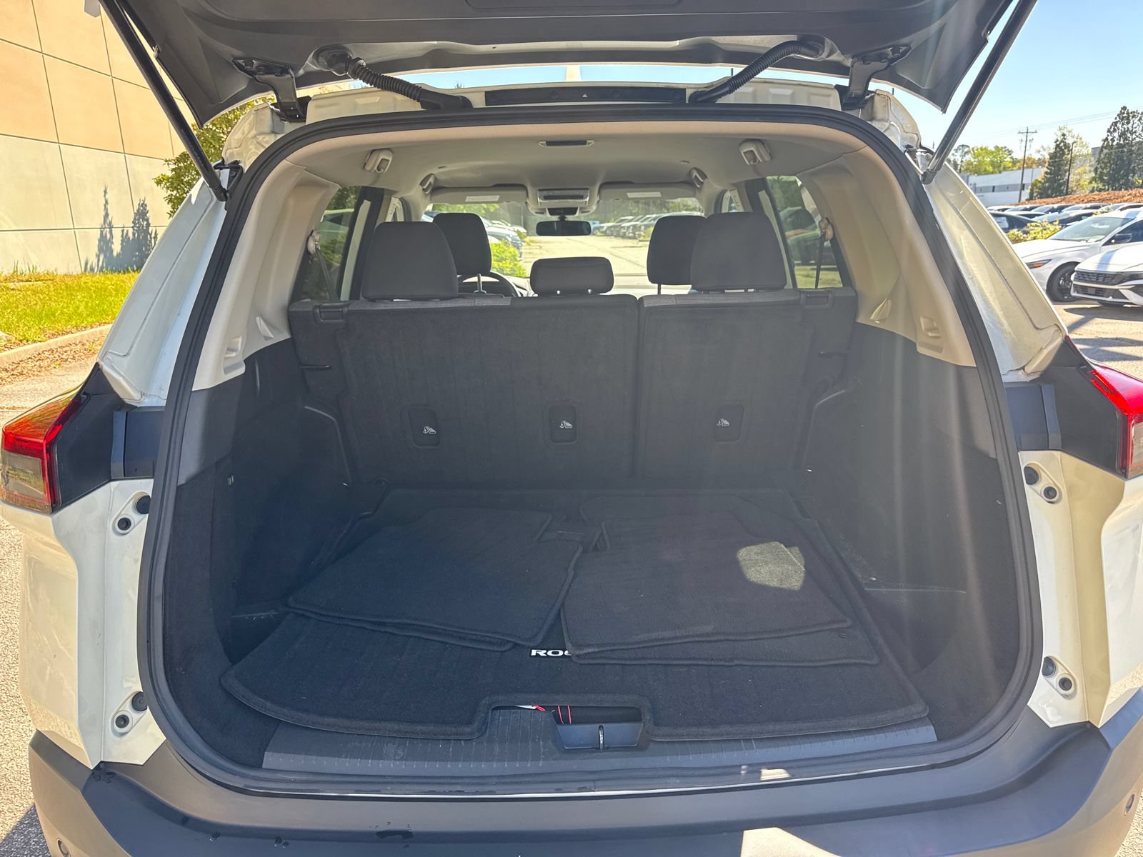 Used 2023 Nissan Rogue SV AWD/4WD image 18