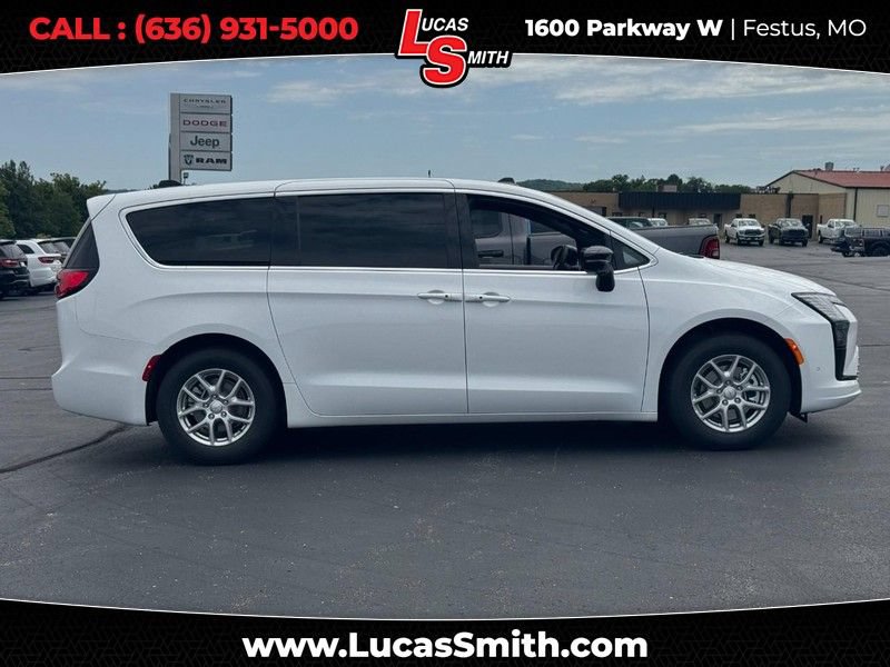 New 2027 Chrysler Pacifica Select