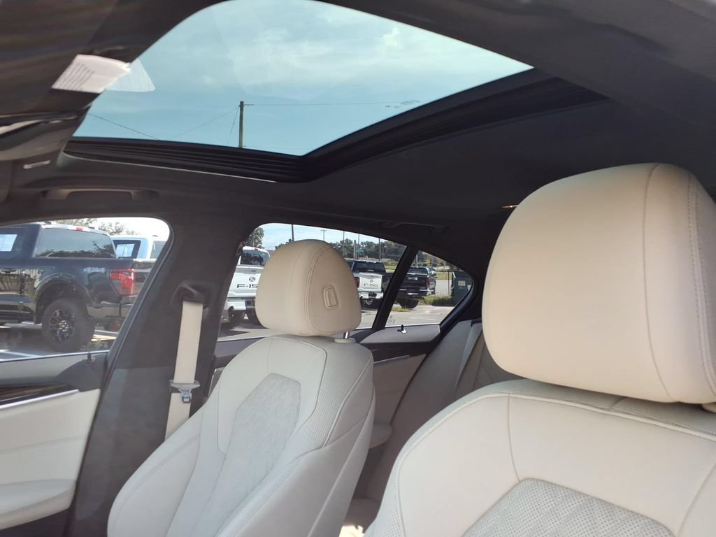 Used 2022 BMW 530i xDrive w/ Convenience Package AWD/4WD image 27