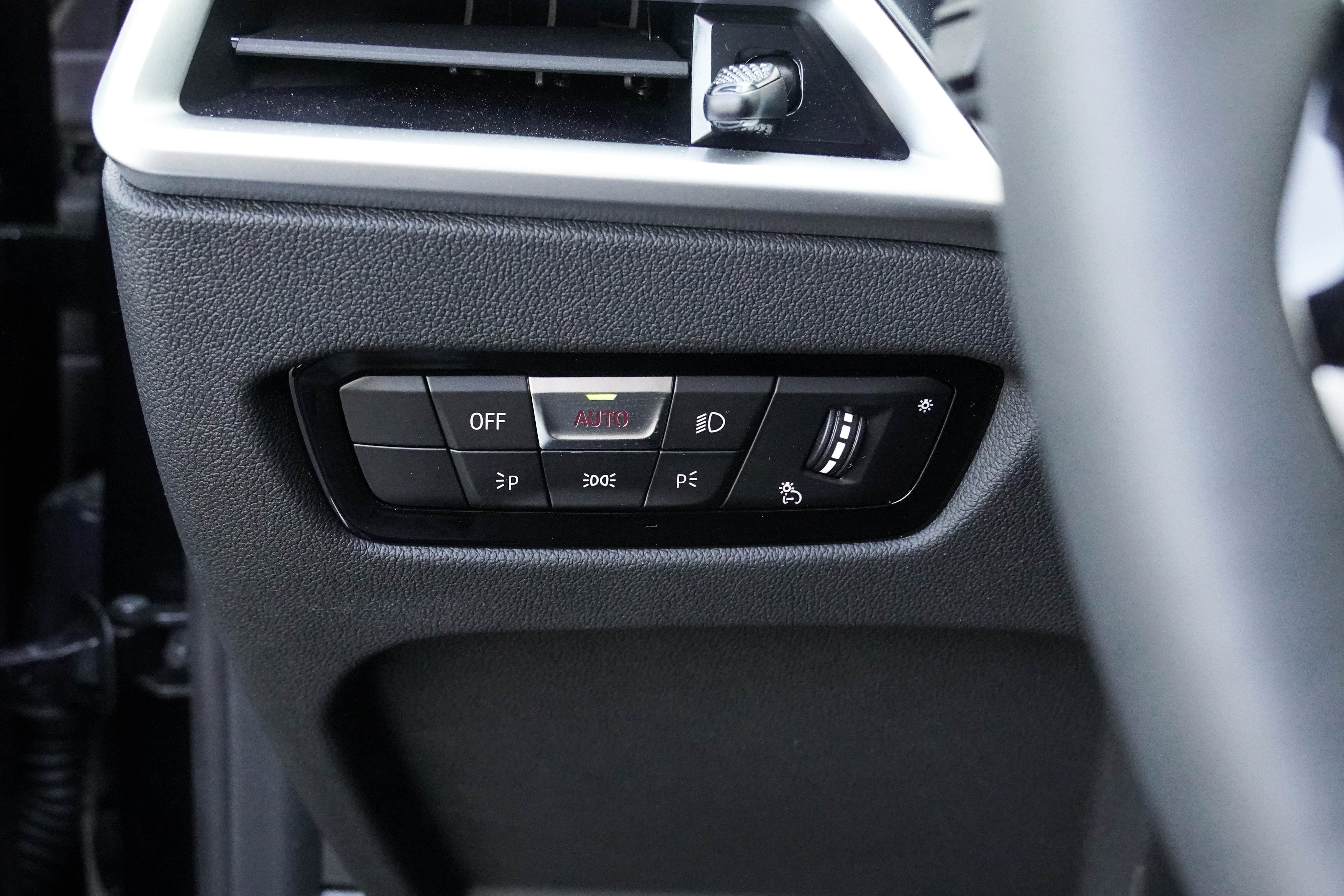 Certified 2025 BMW 330i Sedan RWD image 16