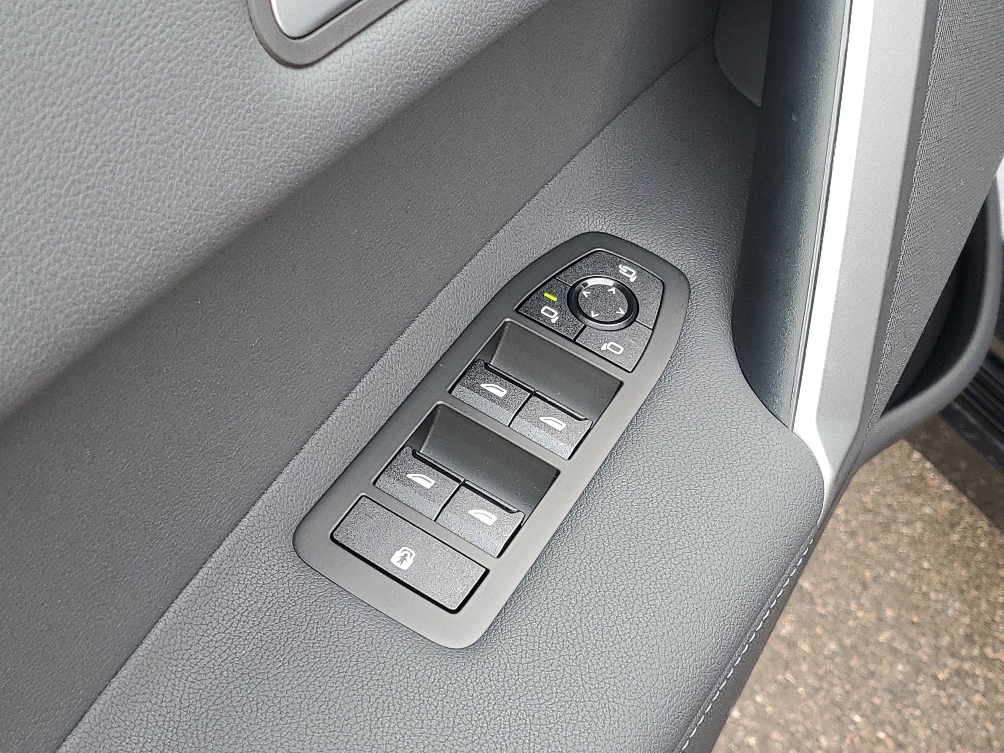 New 2026 BMW iX xDrive60 w/ M Sport Package image 6