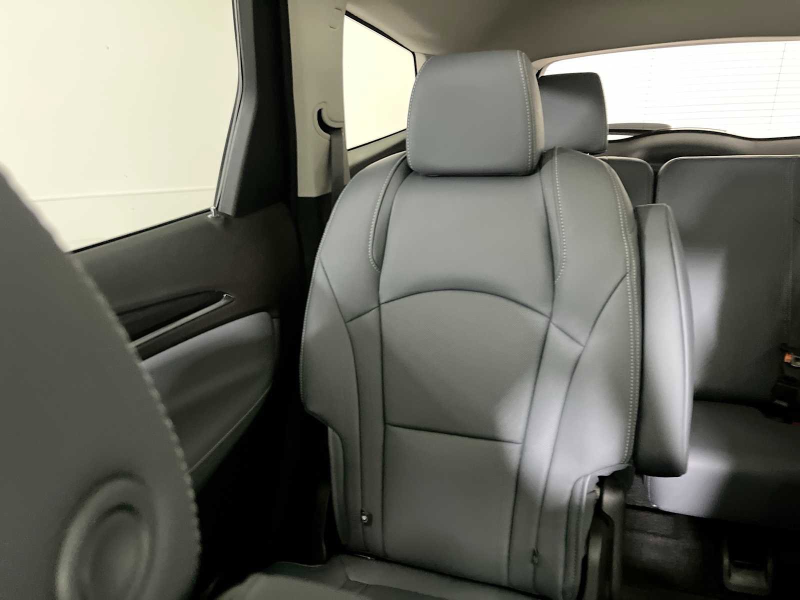 Used 2020 Buick Enclave Premium w/ Sun and Sites Package image 12