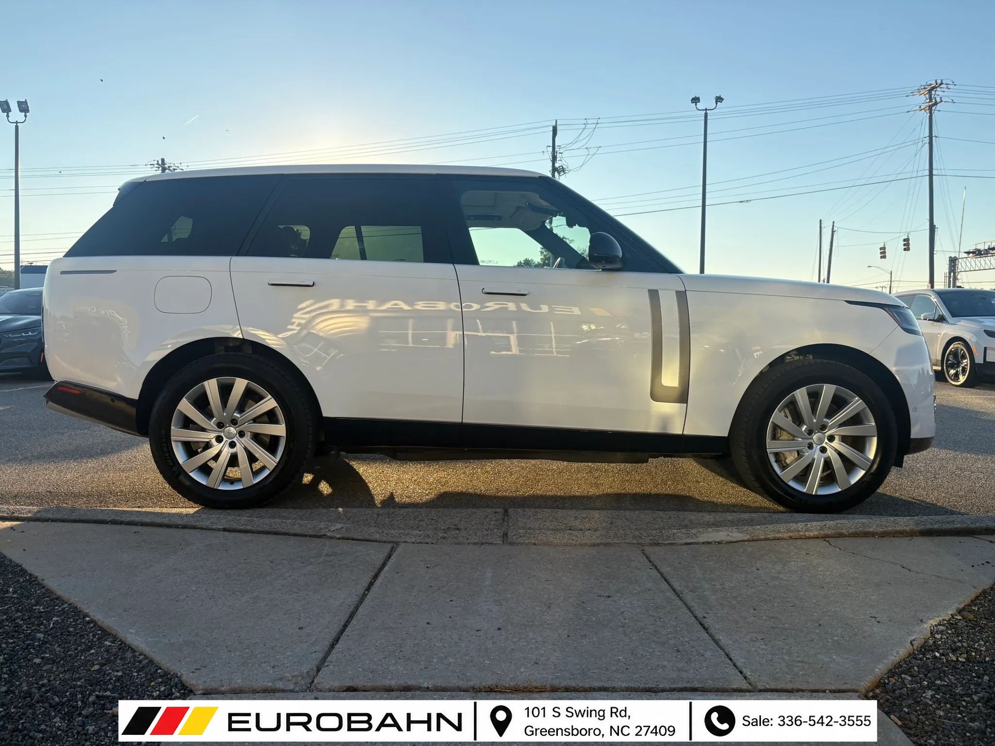 Used 2025 Land Rover Range Rover SE AWD/4WD image 25