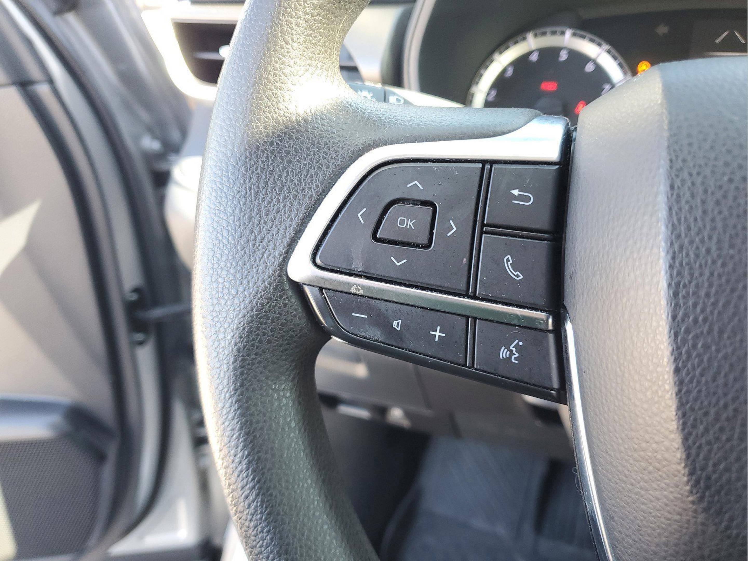 Used 2020 Toyota Highlander L image 28