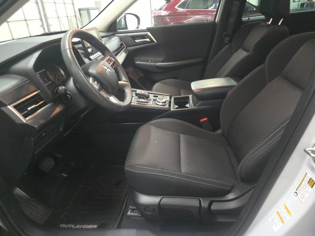Used 2022 Mitsubishi Outlander ES image 16