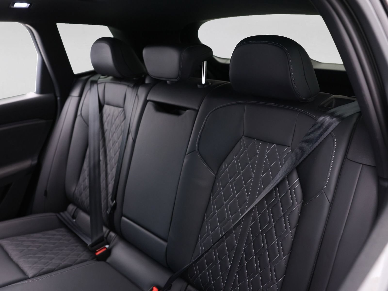 Used 2025 Audi SQ6 e-tron Prestige w/ Black Optic Package AWD/4WD image 29