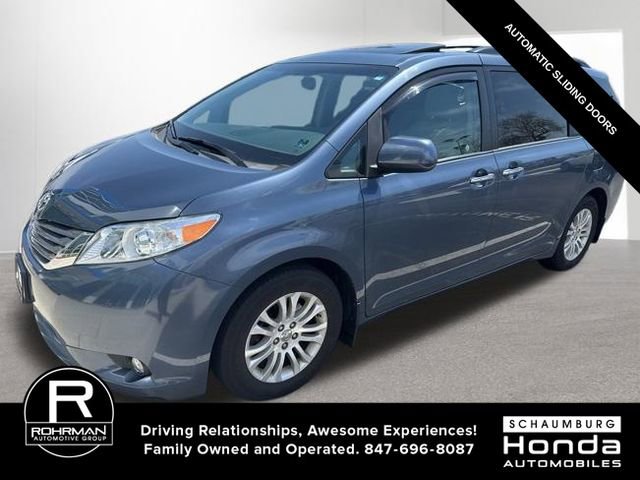 Used 2017 Toyota Sienna XLE Premium w/ Outdoor Package image 1