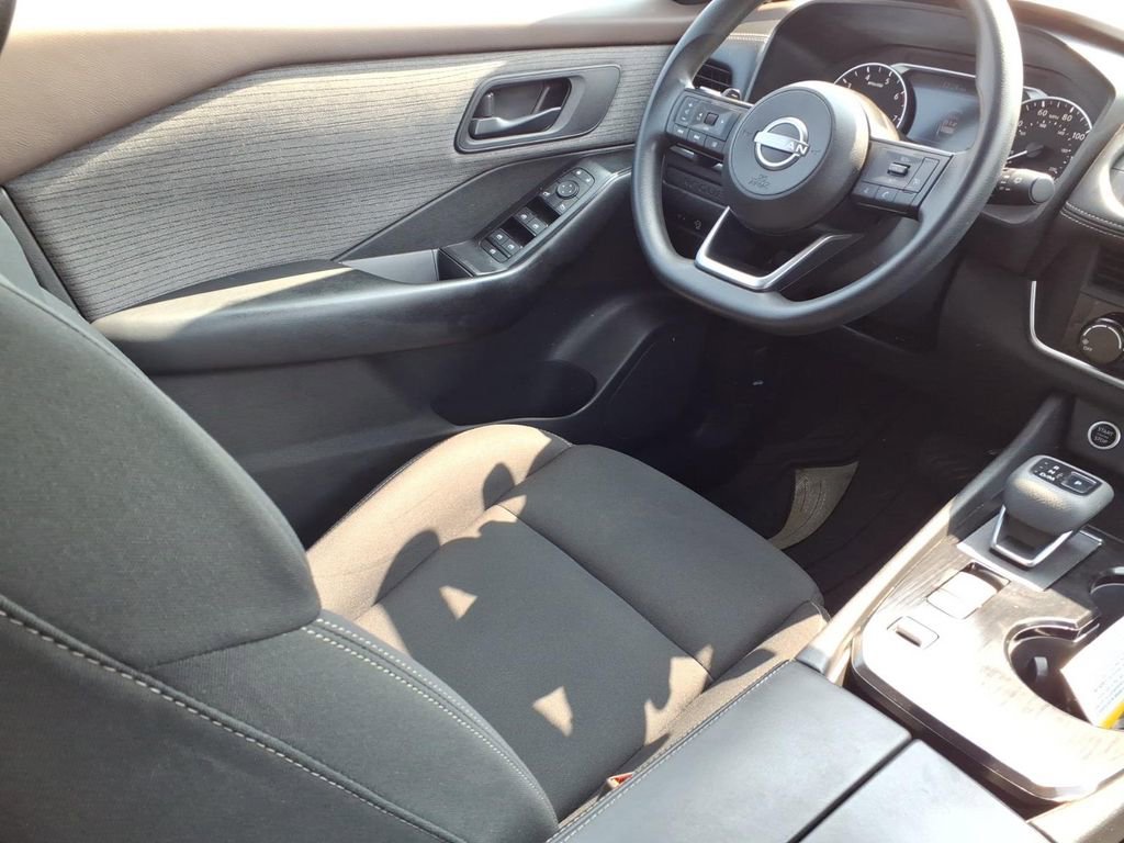 Used 2023 Nissan Rogue S image 9