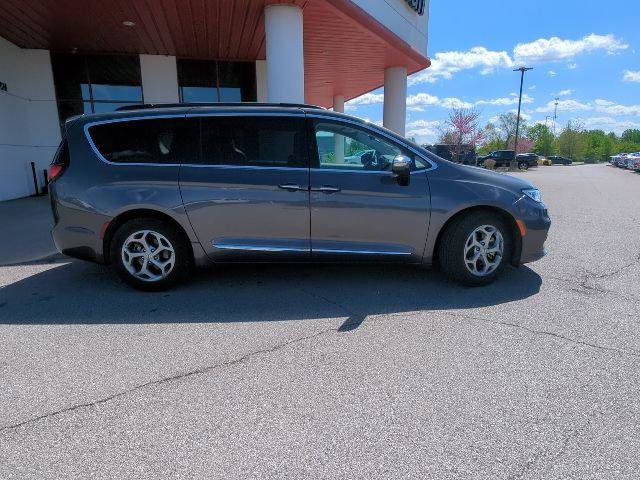 Certified 2023 Chrysler Pacifica Limited FWD image 35
