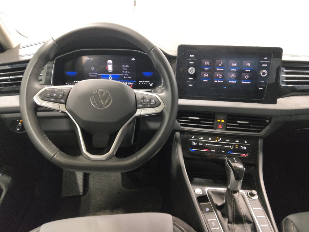 Used 2025 Volkswagen Jetta SE FWD image 22